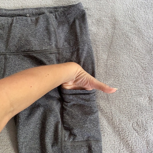 Figure8 Postpartum/Post-Baby Shaping Leggings with Pockets - Picture 4 of 8